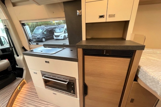 malibu-diversity-skyview-600-db-k-interior-kitchen.jpg