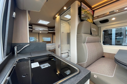 malibu-diversity-skyview-600-db-k-interior-kitchen-to-rear.jpg