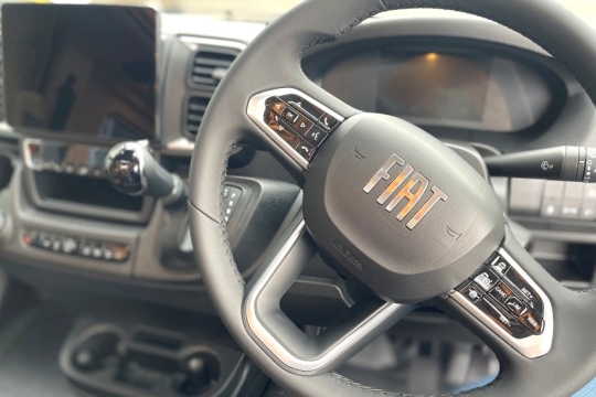 malibu-diversity-skyview-600-db-k-interior-dash.jpg