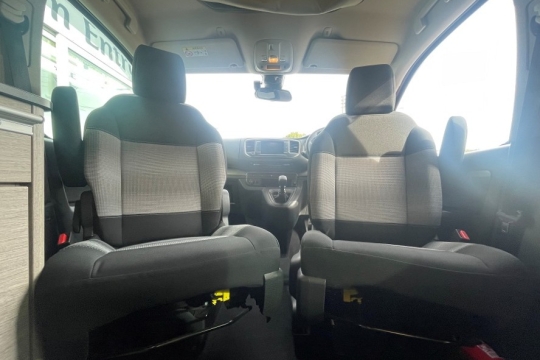 citreon-possl-campster-interior-cab-seats.jpg