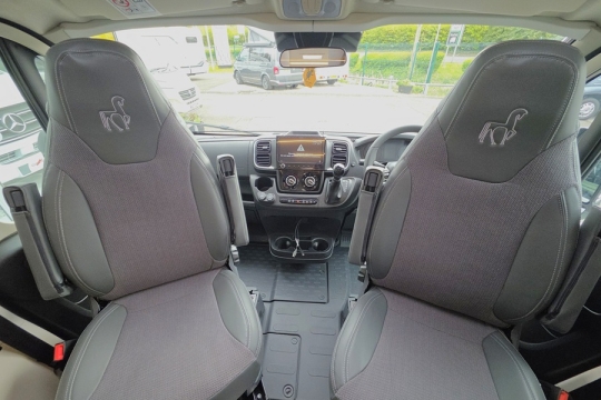 Etrusco-T7400-SBC-Interior-Cab.jpg