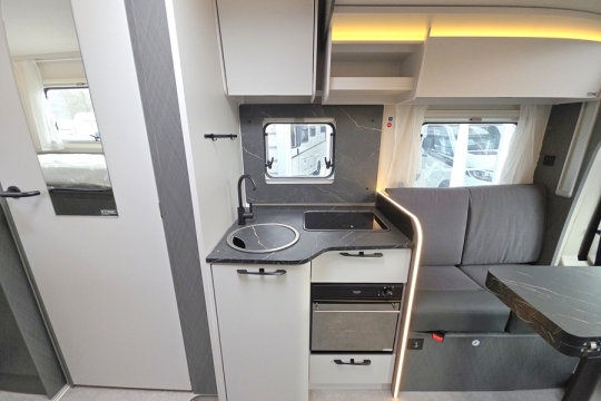 Etrusco-T7400-SBC-Interior-Kitchen.jpg