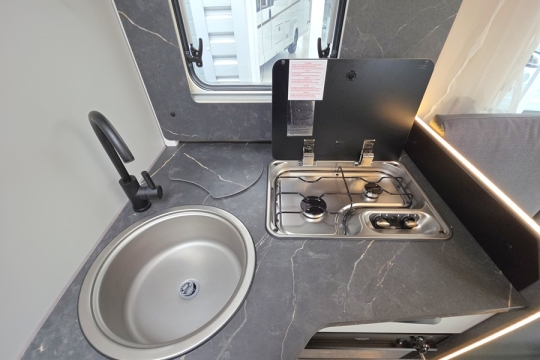 Etrusco-T7400-SBC-Interior-Kitchen-Top.jpg