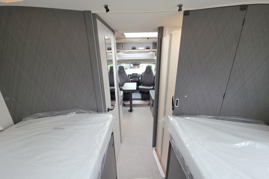 Etrusco-T7400-SBC-Interior-Rear-to-Front.jpg