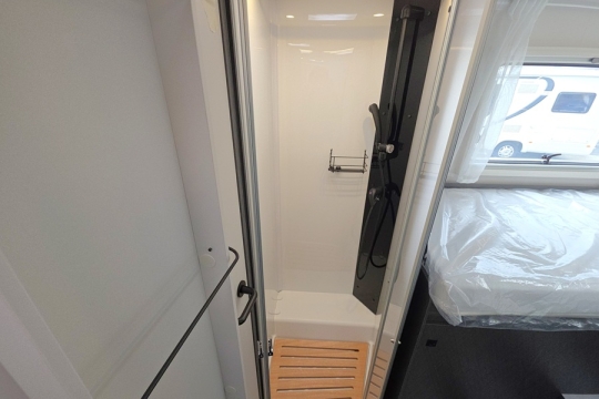 Etrusco-T7400-SBC-Interior-Shower.jpg