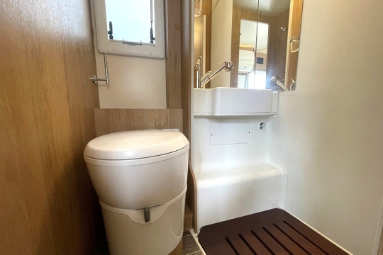 rollertteam-zefiro-690-interior-washroom.jpg