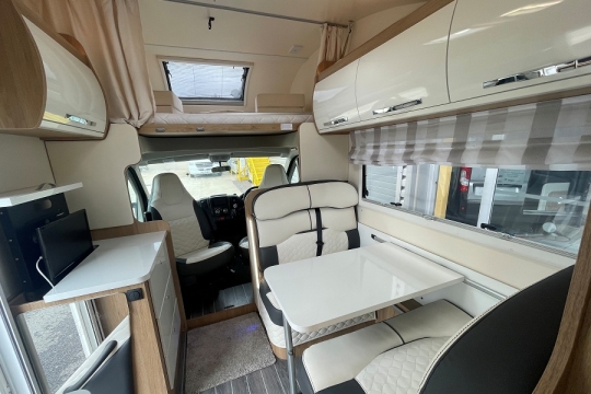 rollertteam-zefiro-690-interior-front-half.jpg
