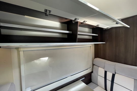 rollerteam-zefiro-690-interior-storage.jpg