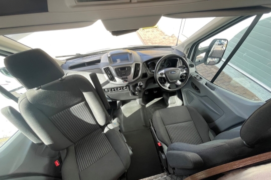 rollerteam-zefiro-690-interior-cab.jpg