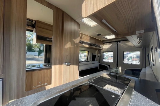 auto-cruise select-122-interior-kitchen-to-rear.jpg