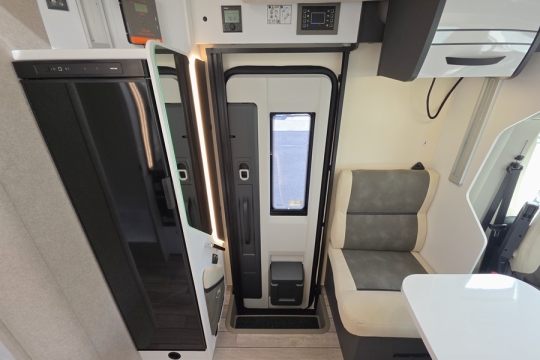 McLouis-Fusion-379-Interior-Side.jpg