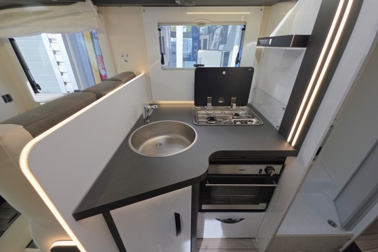 McLouis-Fusion-379-Interior-Kitchen.jpg