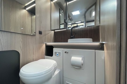 swift-kon-tiki-740-interior-washroom.jpg