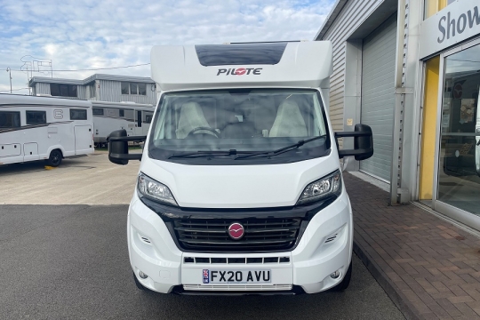 pilote-p696-exterior-front.jpg