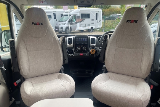 pilote-p696-interior-cab-seats.jpg