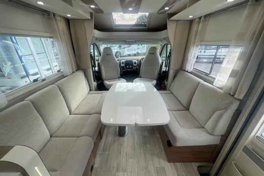 pilote-p696-interior-lounge.jpg
