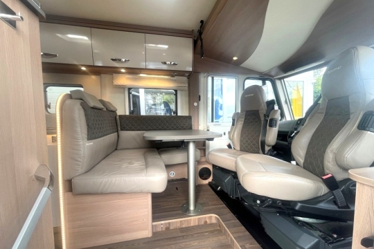 Burstner-lyseo-i690-interior-lounge.jpg