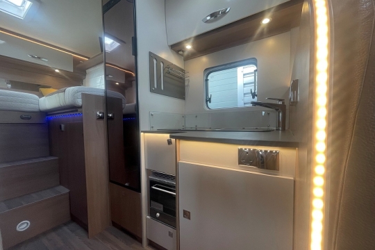 Burstner-lyseo-i690-interior-kitchen.jpg