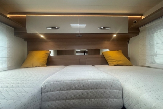 Burstner-lyseo-i690-interior-bed.jpg