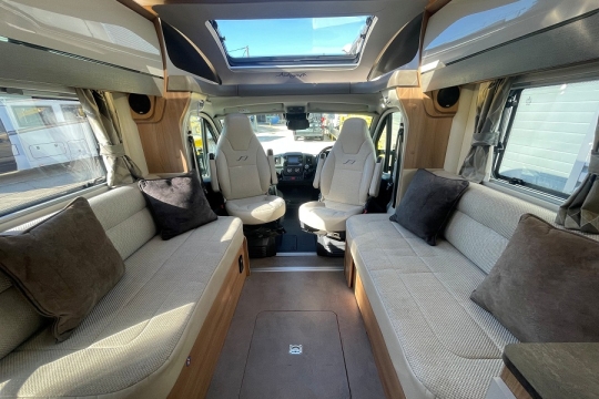 bailey-autograph-79-2f-interior-front-lounge-2.jpg