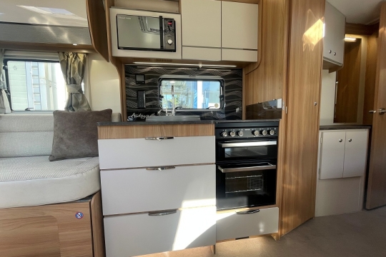 bailey-autograph-79-2f-interior-kitchen.jpg