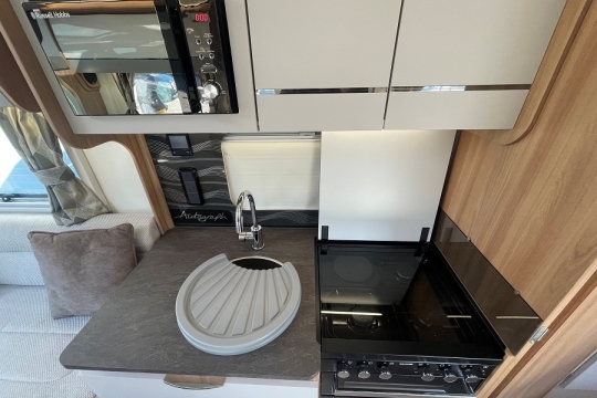 bailey-autograph-79-2f-interior-kitchen-top.jpg