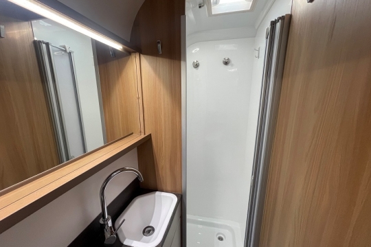 bailey-autograph-79-2f-interior-shower.jpg