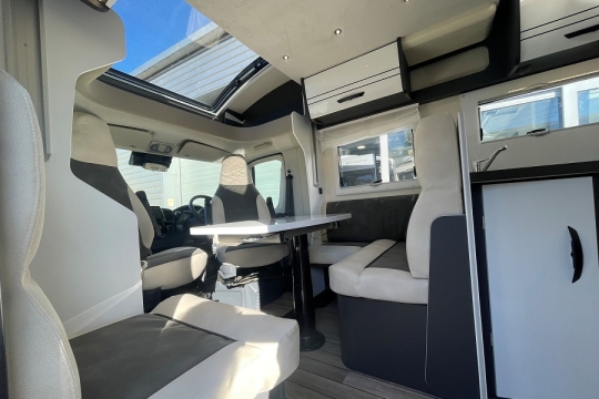mclouis-fusion-373-2027-model-interior-front-lounge.jpg