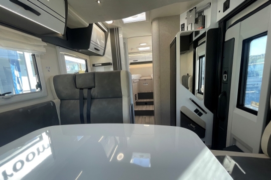 mclouis-fusion-373-2027-model-interior-to-rear.jpg