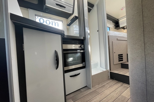 mclouis-fusion-373-2027-model-interior-kitchen.jpg