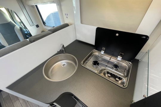 mclouis-fusion-373-2027-model-interior-kitchen-top.jpg