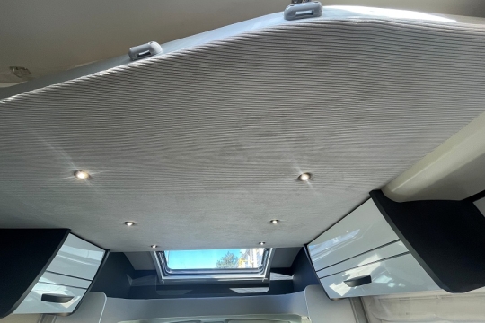 mclouis-fusion-373-2027-model-interior-underbed-lighting.jpg