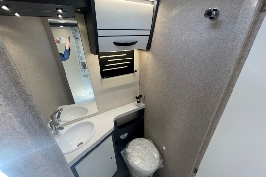 mclouis-fusion-373-2027-model-interior-washroom.jpg