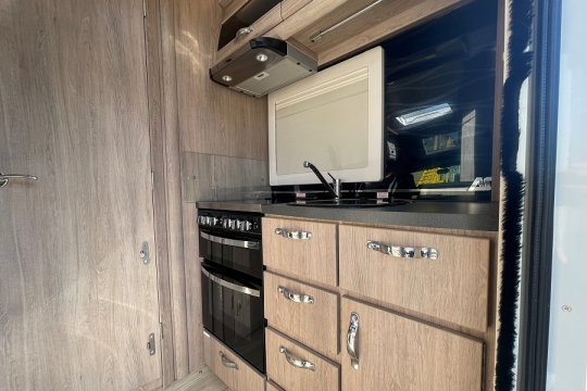 auto-sleepers-nuevo-ek-plus-interior-kitchen-from-door.jpg