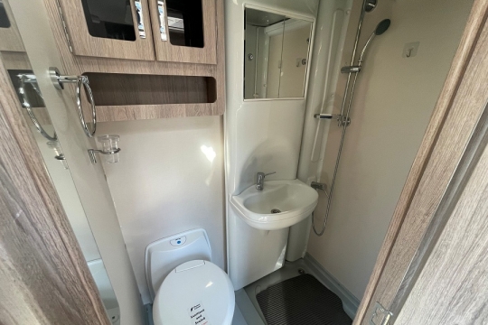 auto-sleepers-nuevo-ek-plus-interior-washroom.jpg