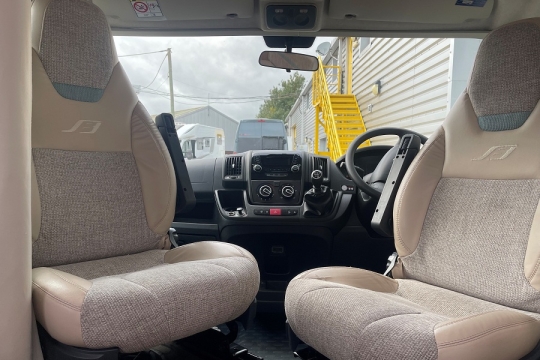 bailey-approach-advance-635-interior-cab.jpg