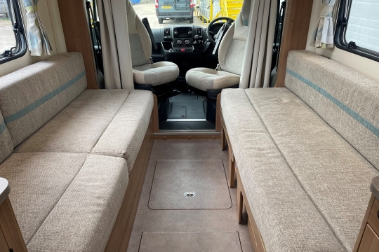 bailey-approach-advance-635-interior-front-lounge.jpg