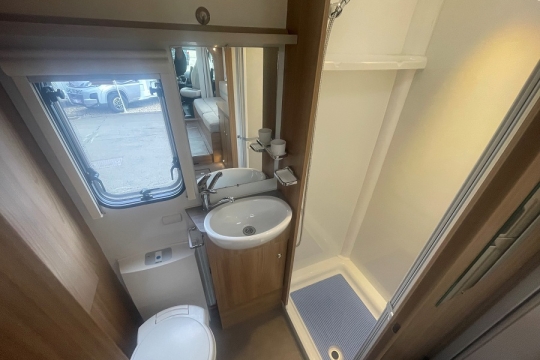 bailey-approach-advance-635-interior-washroom.jpg