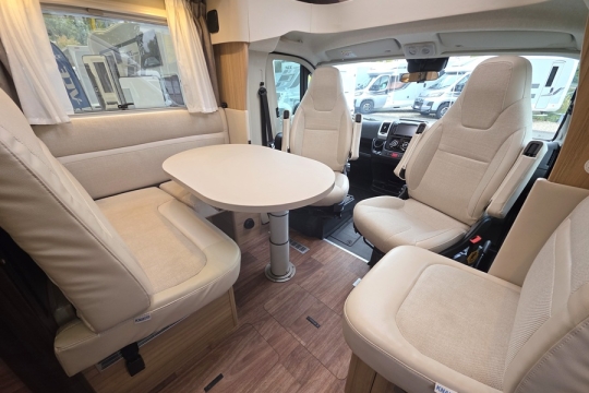 Knaus-Sun-Ti-700-MEG-Interior-Lounge.jpg