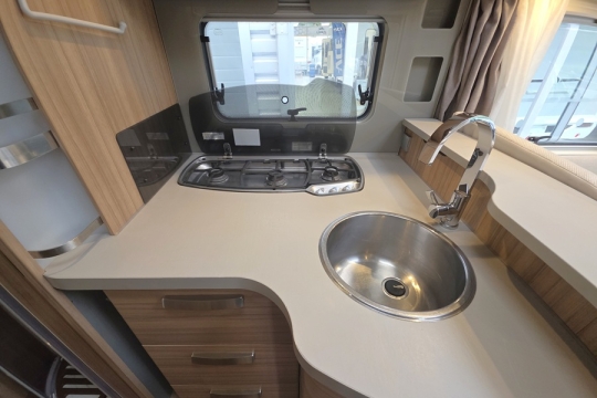 Knaus-Sun-Ti-700-MEG-Interior-Kitchen.jpg