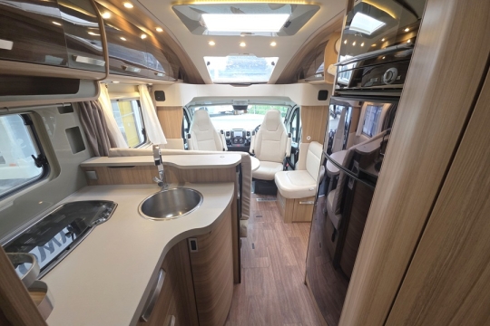 Knaus-Sun-Ti-700-MEG-Interior-Middle.jpg