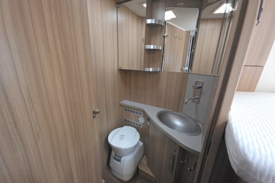 Knaus-Sun-Ti-700-MEG-Interior-Bathroom.jpg