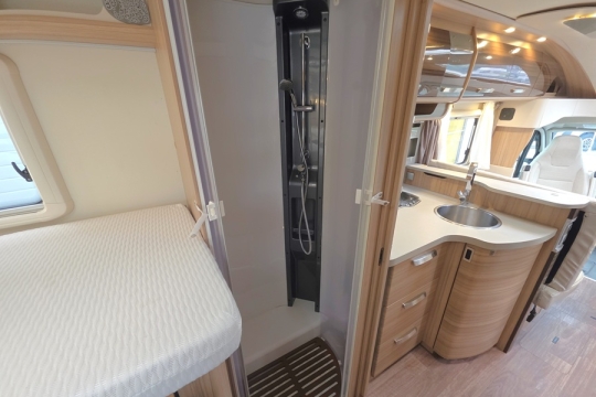 Knaus-Sun-Ti-700-MEG-Interior-Shower.jpg