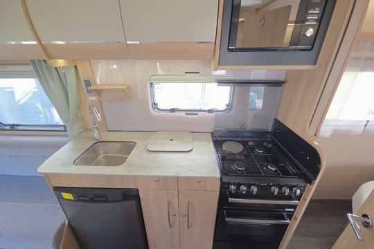 Auto-Trail-Imala-730-Interior-Kitchen.jpg