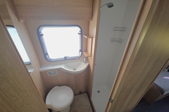 Auto-Trail-Imala-730-Interior-Bathroom.jpg