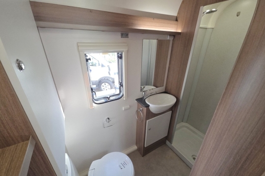 Bailey-Advance-76-2-Interior-Bathroom.jpg