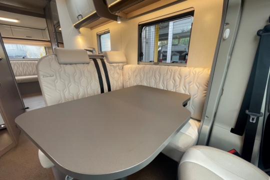 burstner-lyseo-harmony-744-interior-front-seating.jpg