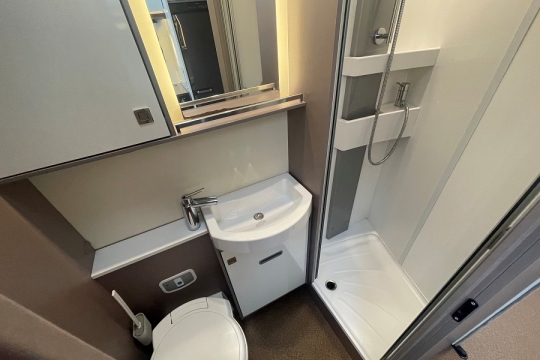 burstner-lyseo-harmony-744-interior-washroom.jpg
