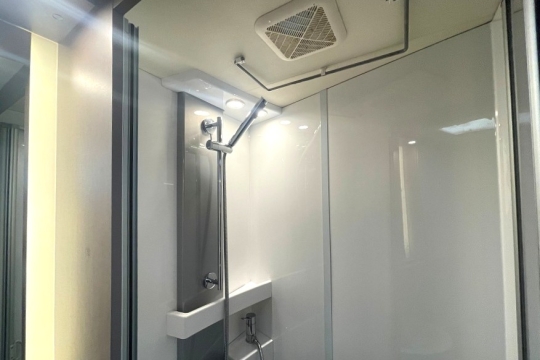 burstner-lyseo-harmony-744-interior-shower.jpg