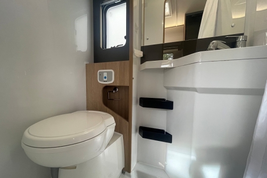 auto-trail-excel-690l-interior-toilet.jpg